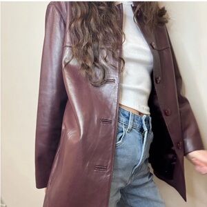 Brown Leather Jacket with Classic Cut and Fitted Silhouette